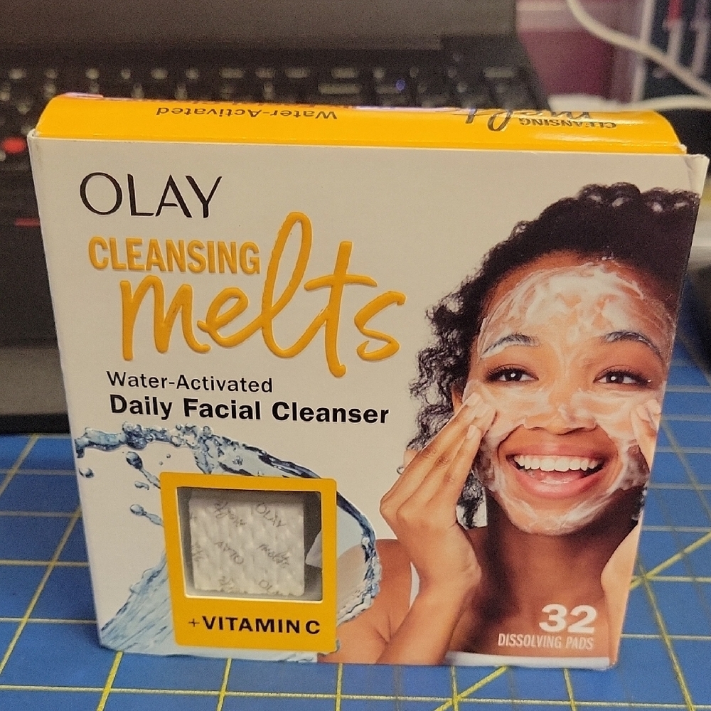 Olay Cleansing 32 ct Melts Water-Activated Daily Facial Cleanser 3 In 1 New